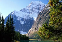 虎扑体育：[图]努涅斯补时连入两球 利物浦2-0继续领跑积分榜.